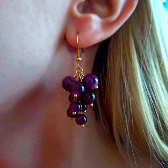 AMETHYST COLORED BEAD GRAPE CLUSTER DROP EARRINGS. - Picture 5 of 5